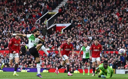 محمد صلاح يكتب التاريخ بتسجيله في مانشستر يونايتد