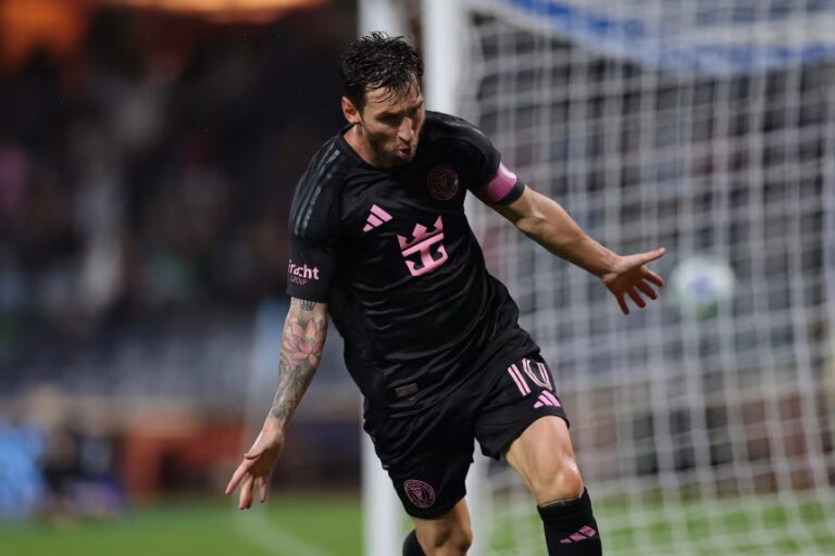 ميسي يقود إنتر ميامي إلى البلاي أوفز بالدوري الأمريكي