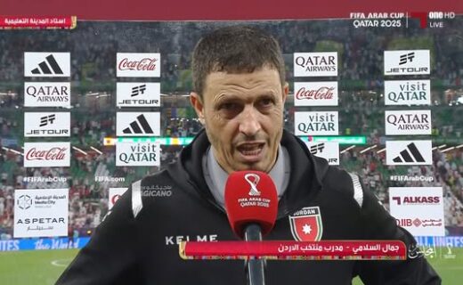 بكاء جمال السلامي المدير الفني لمنتخبنا الوطني بعد التأهل لنصف نهائي البطولة