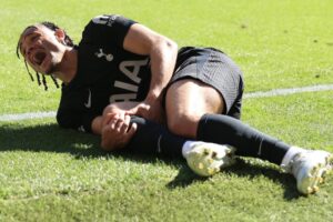 نجمه الهولندي تشافي سيمونز