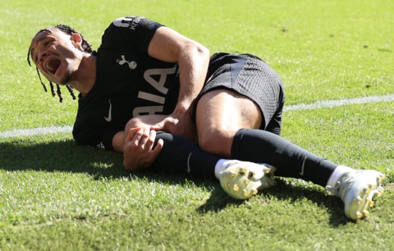 إصابة مدمّرة تُنهي موسم تشافي سيمونز وتحرمه من كأس العالم 2026