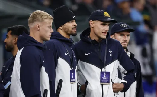 ضربة قوية لديفربي: يان بول فان هيكه ينسحب من منتخب هولندا بسبب إصابة في القدم