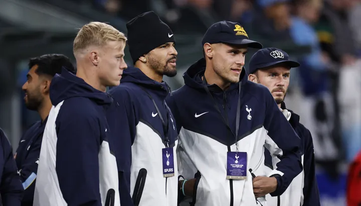 ضربة قوية لديفربي: يان بول فان هيكه ينسحب من منتخب هولندا بسبب إصابة في القدم